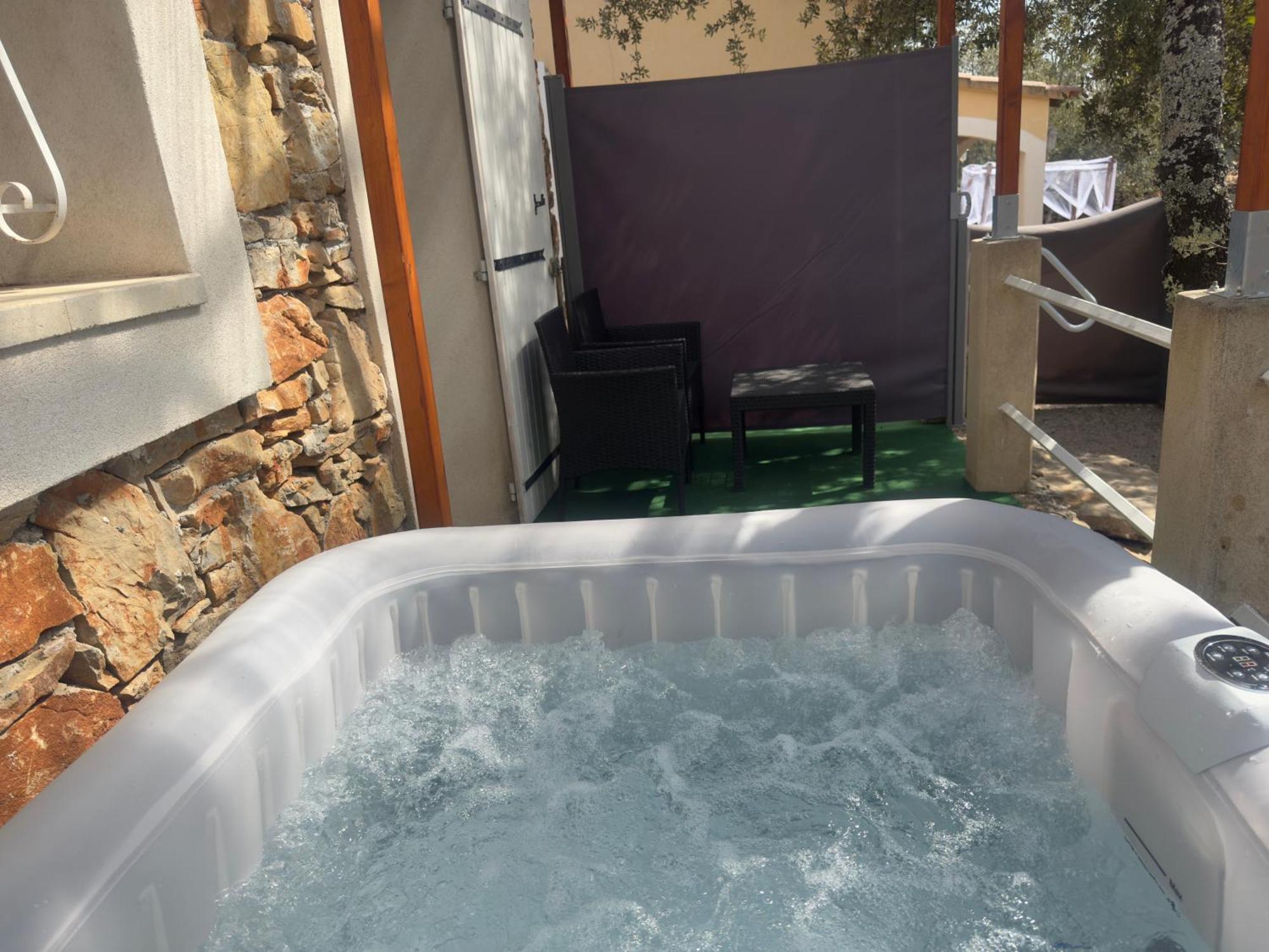Votre Cocon En Pierre Et Son Spa En Option Gite Le Repos Des Chenes เรกูส ภายนอก รูปภาพ